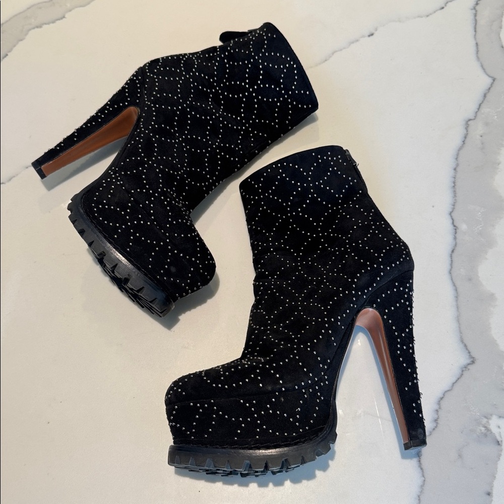 Alaia Elegant Black Studded Women's Ankle Boots